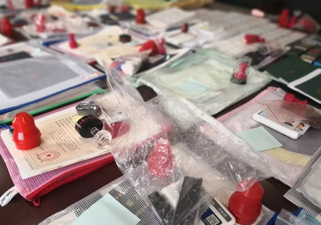 律师受委托为涉嫌虚开发票罪被告人丁某某进行辩护案